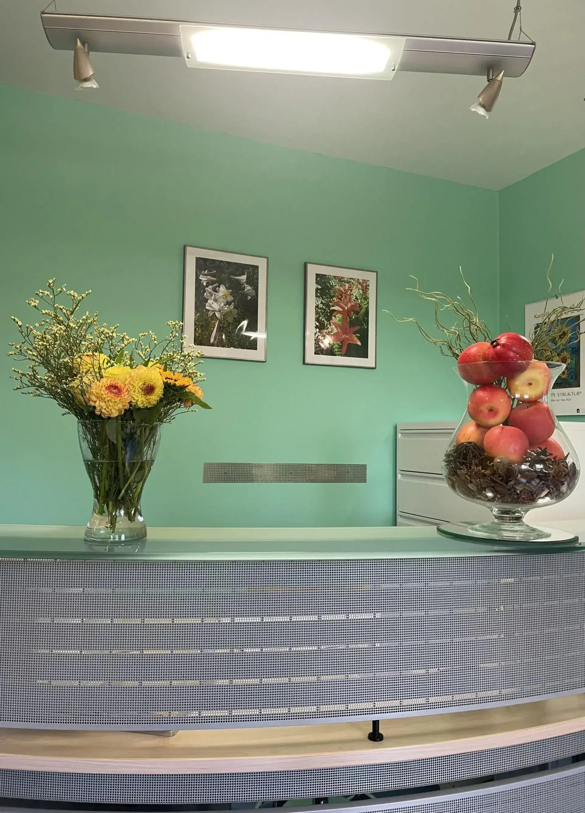 Empfangsbereich der Zahnarztpraxis Götzrath